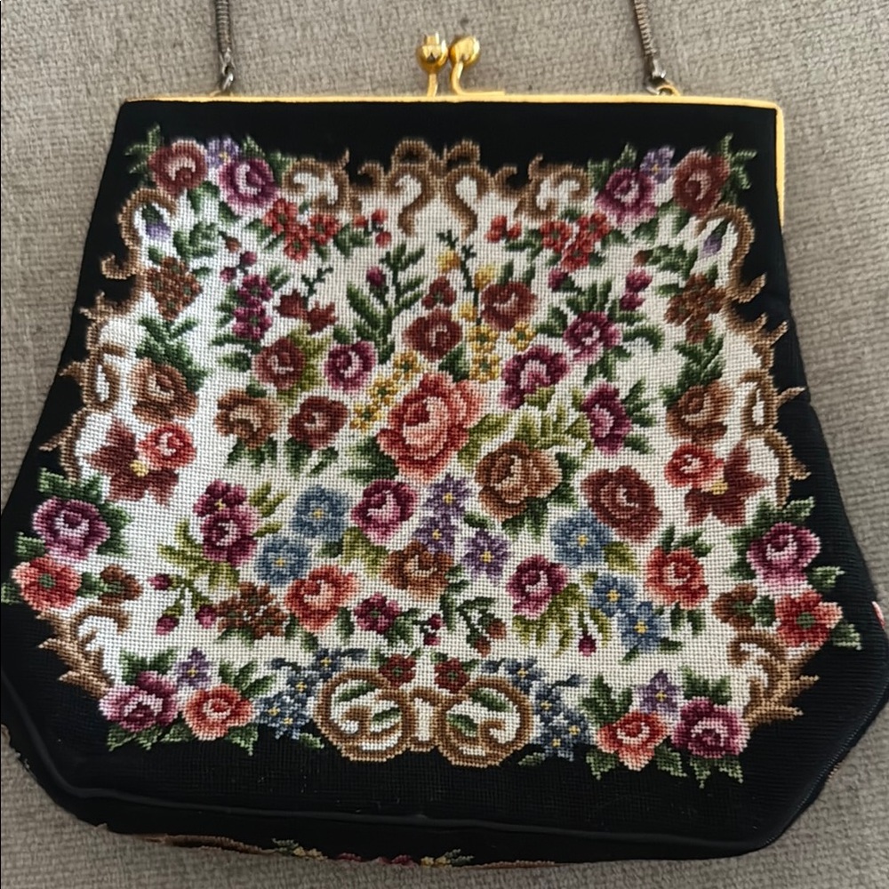 Black Floral Antique purse with Gold-Tone Clasp